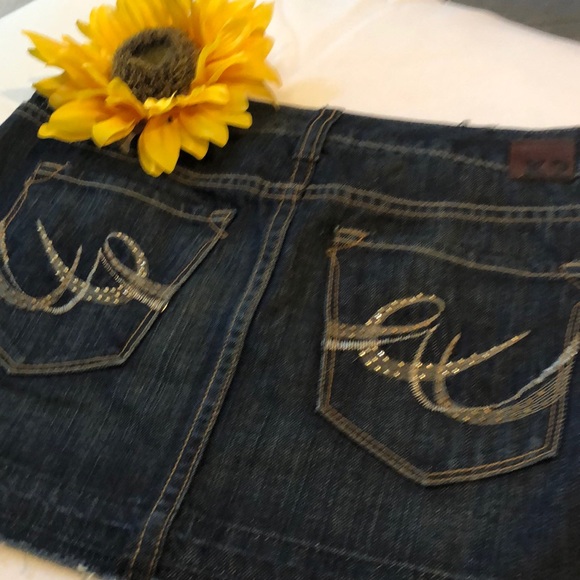 Express denim mini skirt - Picture 2 of 3
